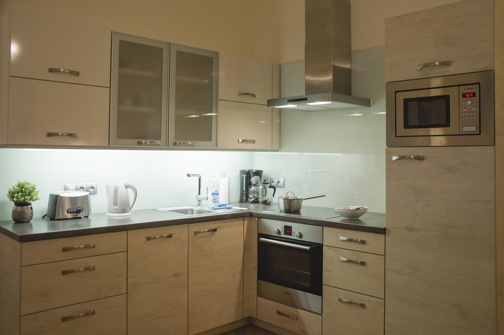 Modern Apartment Vsehrdova Прага Екстер'єр фото