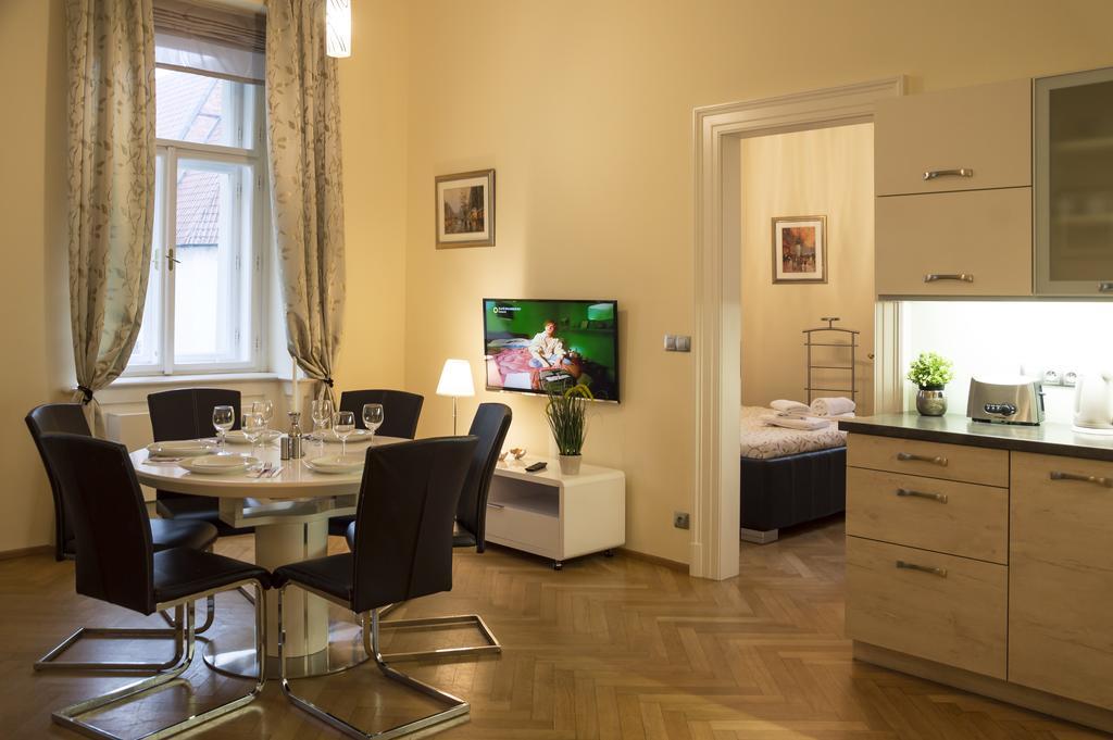 Modern Apartment Vsehrdova Прага Екстер'єр фото