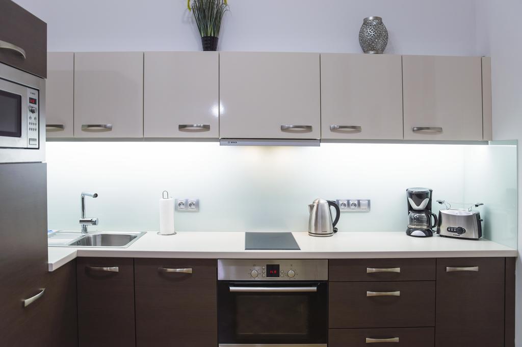 Modern Apartment Vsehrdova Прага Екстер'єр фото