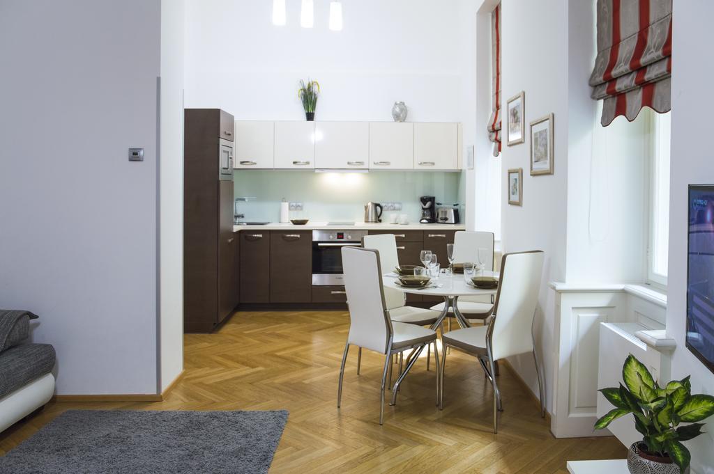 Modern Apartment Vsehrdova Прага Екстер'єр фото