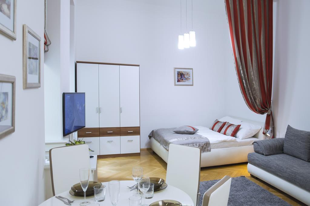 Modern Apartment Vsehrdova Прага Екстер'єр фото